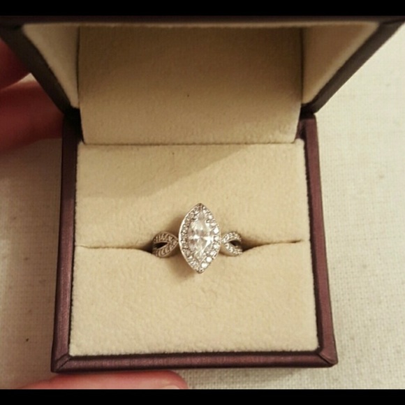 Marquis Engagement Ring 💍 - Picture 5 of 6